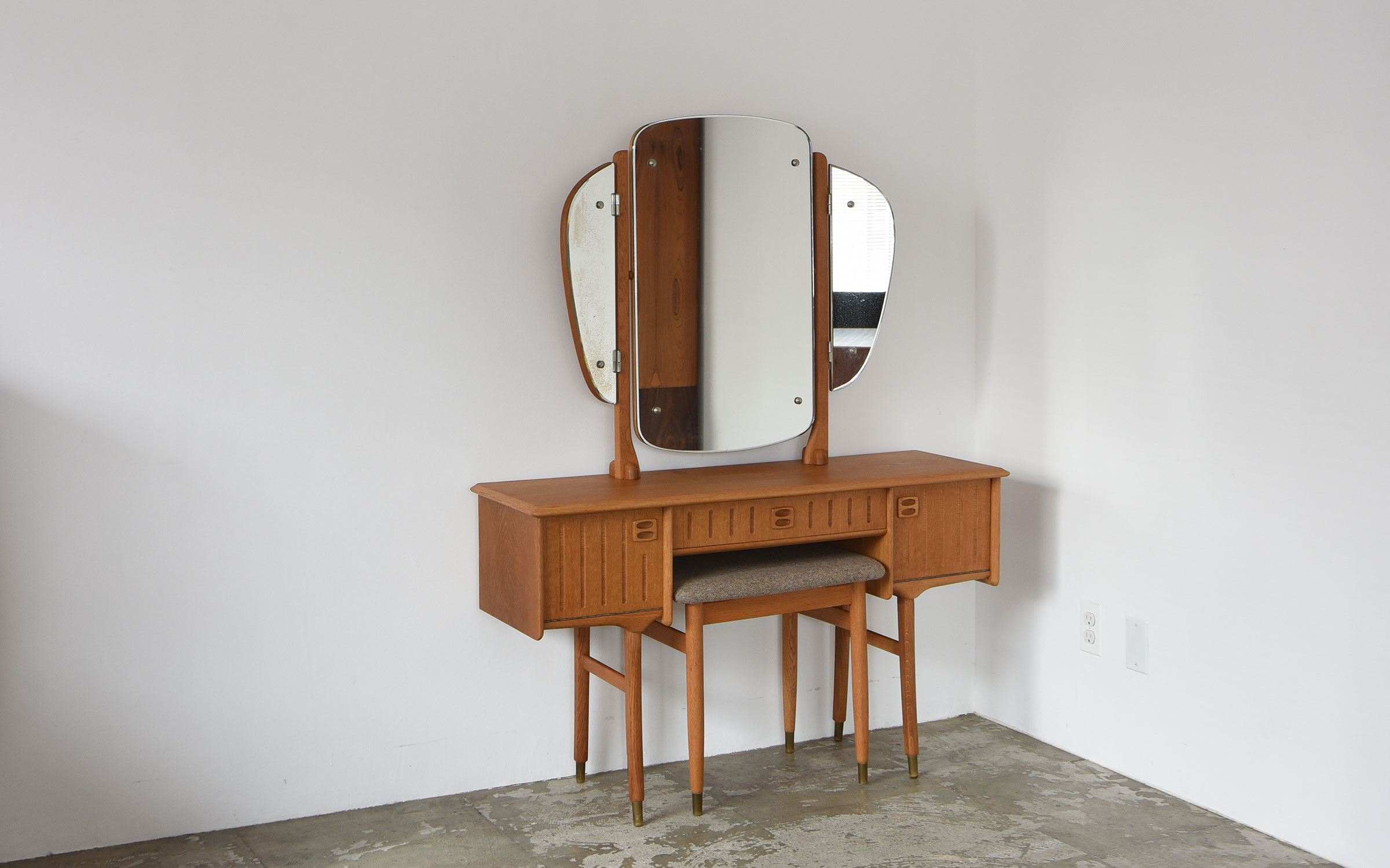 Swedish Dresser in Oak ヴィンテージ ドレッサー 鏡台 オーク材