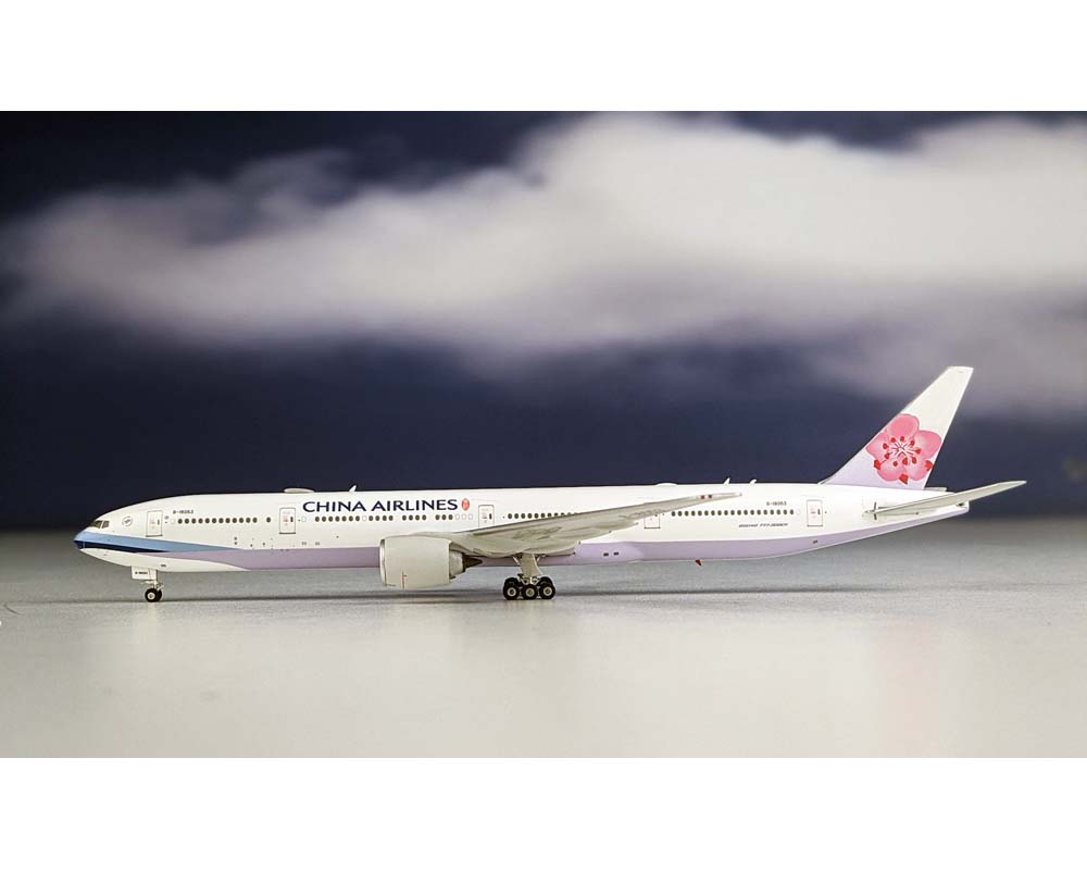 00100lrPORTRAIT_00100_BURST202