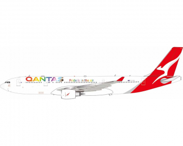 www.JetCollector.com: INFLIGHT QANTAS A330-200 W/STAND VH-EBN 1