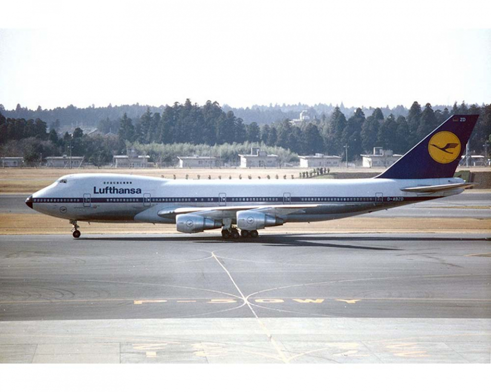 www.JetCollector.com: Lufthansa B747-200 D-ABZD 1:400 Scale