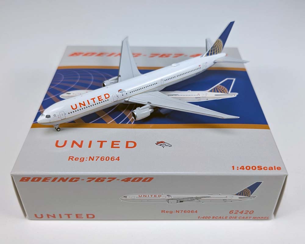 www.JetCollector.com: United Airlines Orange Cheat Line B767-400ER