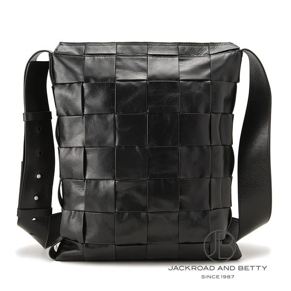 カセット マキシ イントレチャート ショルダーバッグ ブラック 黒