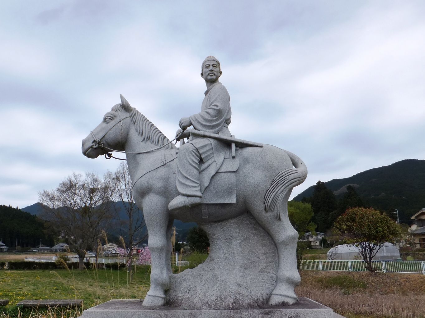 リアルな柿本人麻呂像 - 阿騎野・人麻呂公園のクチコミ - じゃらんnet