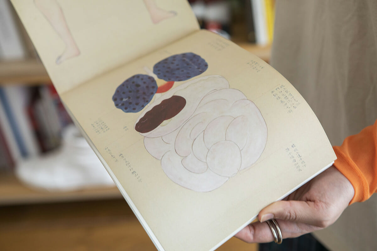 クリエイターの仕事場：唯一無二の構図と色彩で見る人の心をつかむ