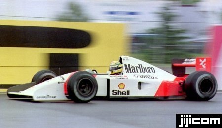 F1カナダGPで疾走するセナのマ…：アイルトン・セナ 音速の貴公子