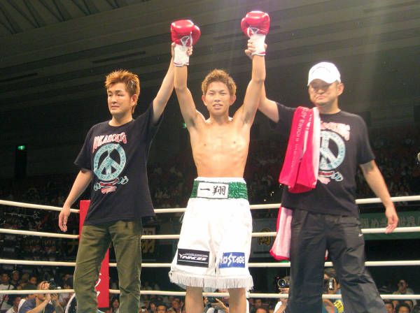 デビュー2戦目で元世界ランカーを2…：4階級制覇ボクサー 井岡一翔