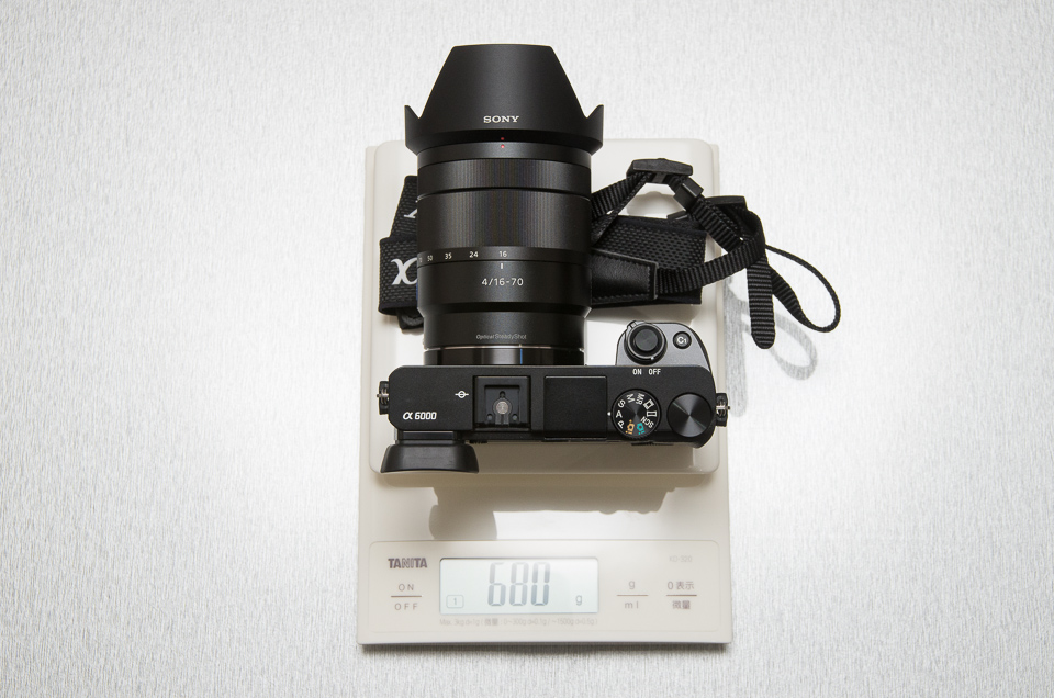 α6000 + SEL1670Zと5D MarkIII + EF24-105mmの実用重量＆サイズ比較