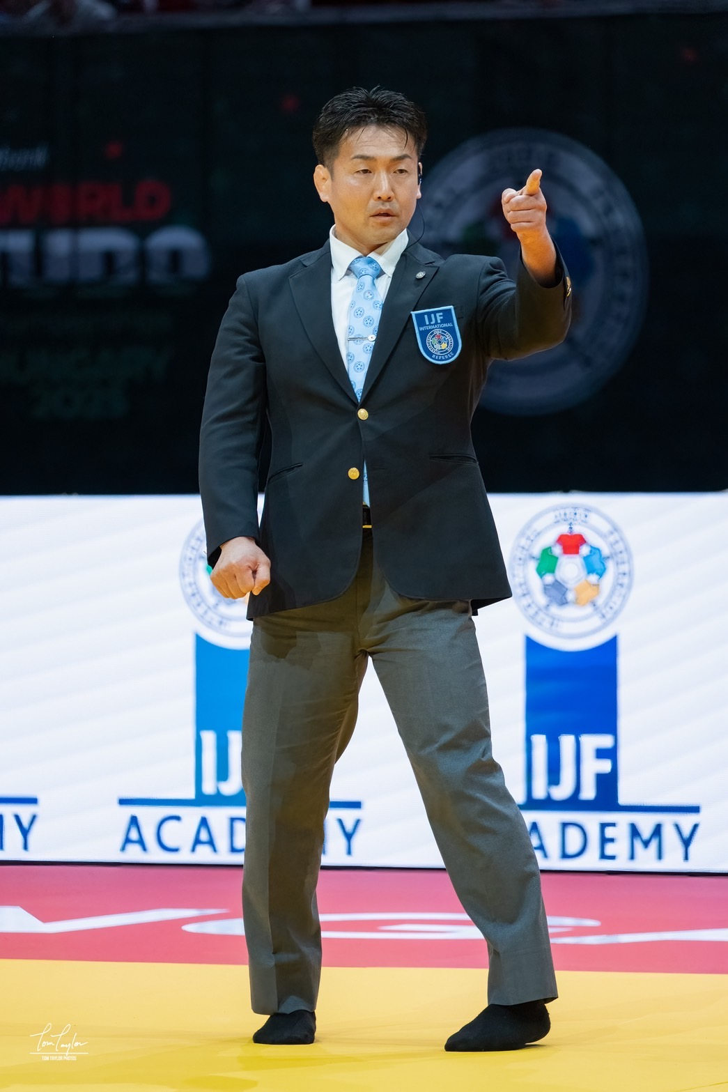 竹澤稔裕准教授が「2025世界柔道選手権大会」で審判員を務めました