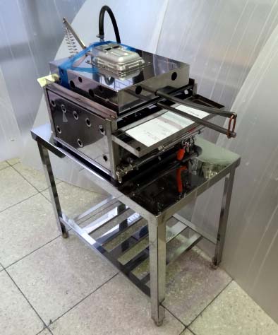 プレス式 業務用 ガス いか焼機 卓上式 木柄の持ち手式