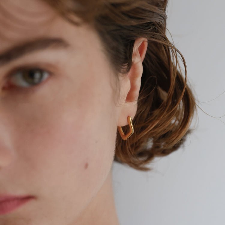 ダガーピアス GD