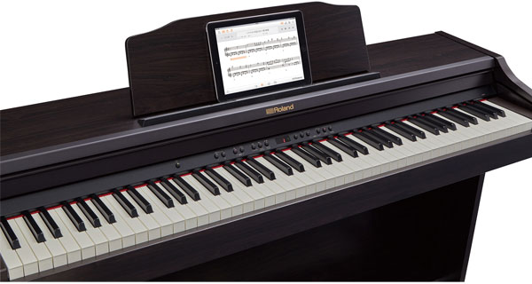 Rolandの電子ピアノのエントリーモデルRP501Rをご紹介いたします！