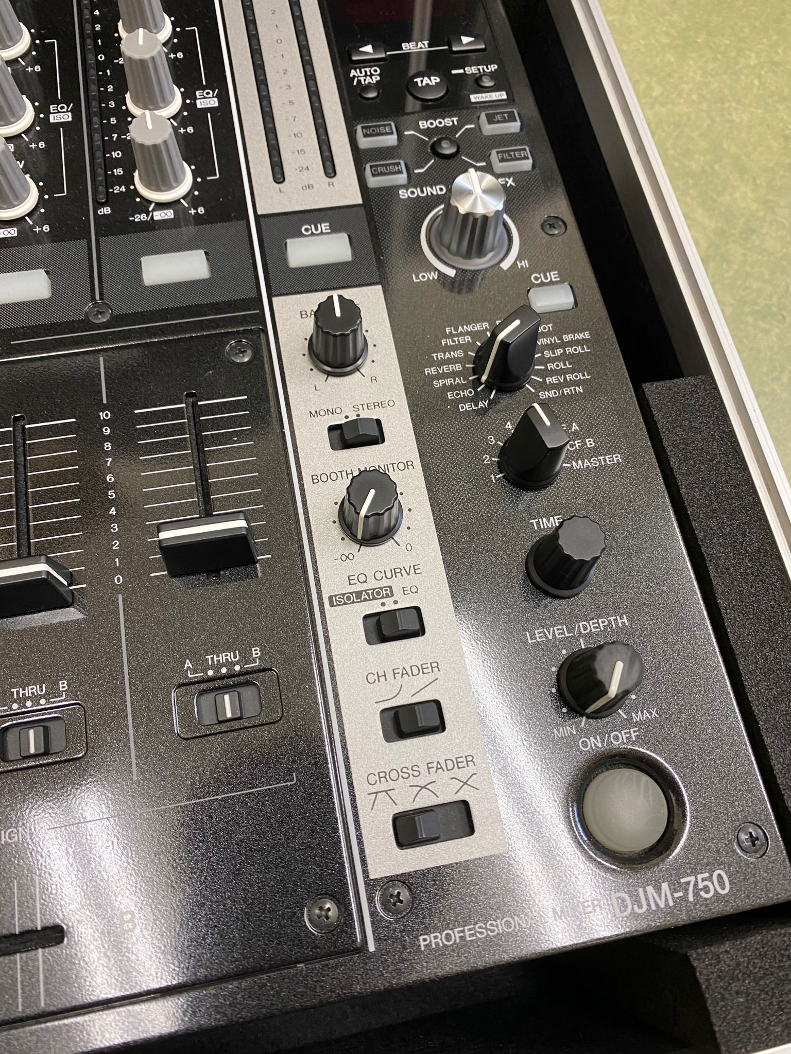 中古品】Pioneer DJ/DJミキサー/DJM-750-K※ハードケース付き！ -DJ機材