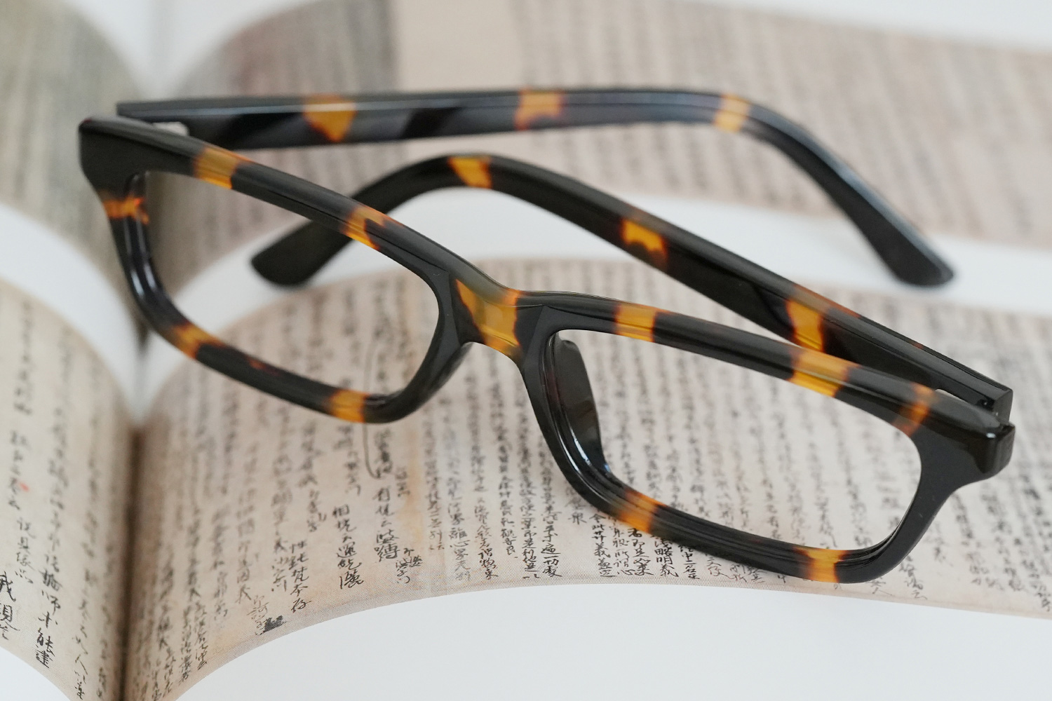 べっ甲メガネ A32TKK DK6508 黒バラ甲｜メガネ店トリプル銀座