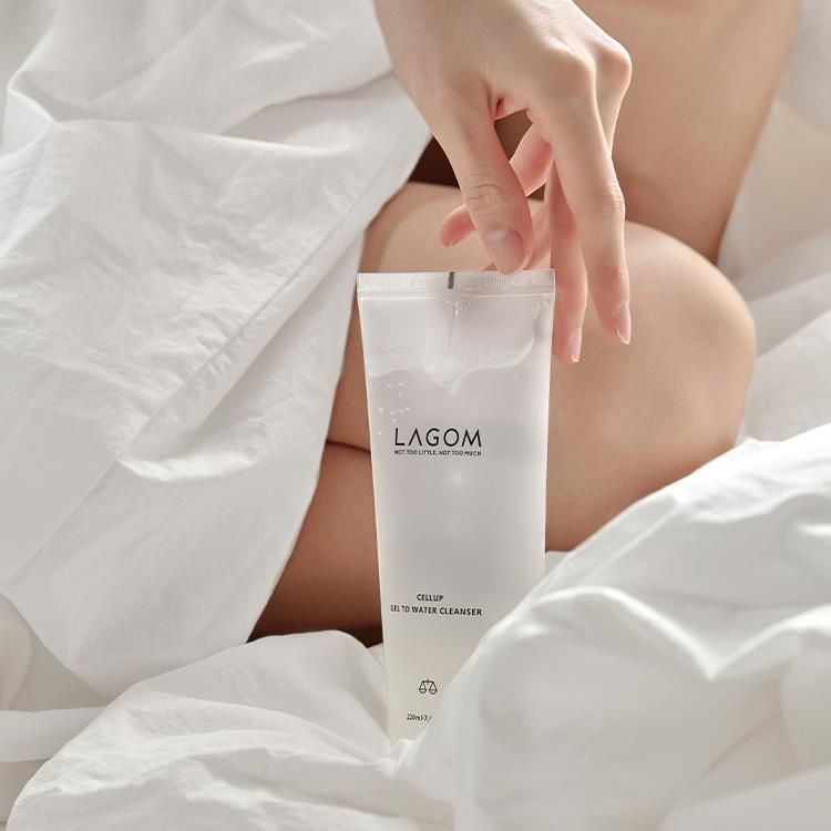 ジェルトゥウォータークレンザー 220ml: コスメ＆ビューティー