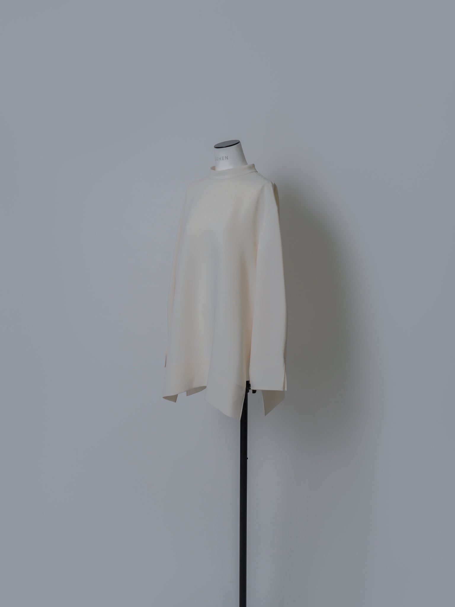 2025AW PRE ORDER】BACK OPEN BLOUSE – LOHEN
