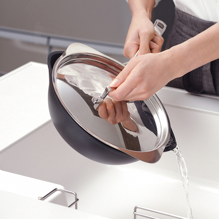 TNS シェフズパン・ダブルスパウト 24cm NC (フタ付き) | スキレット