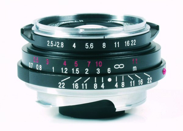 Voigtlander Color Skopar 35 mm f/2.5 - LensTip.com