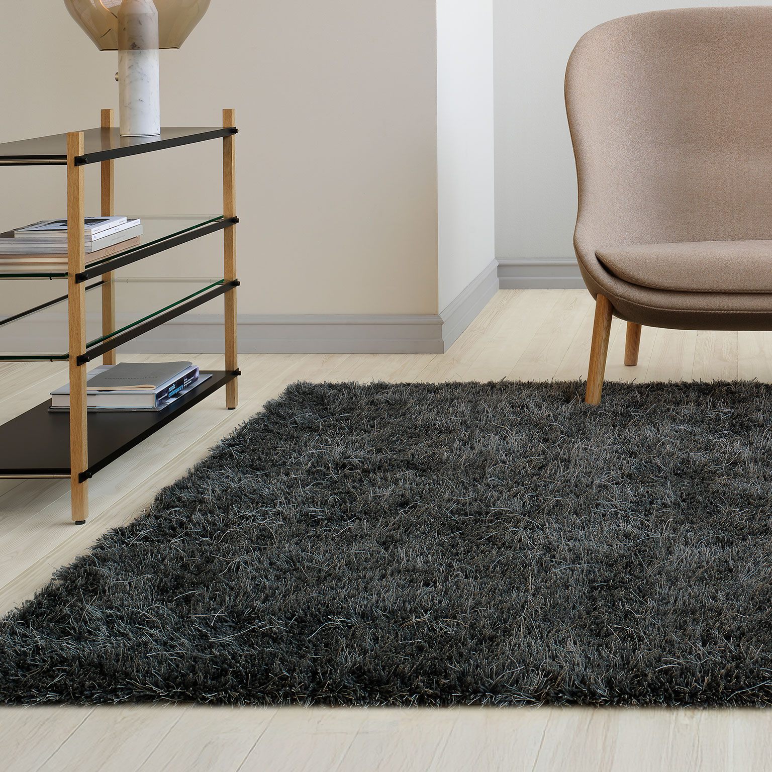 KASTHALL｜デザインと技術が織りなす高級ラグ | LIVING MOTIF｜家具