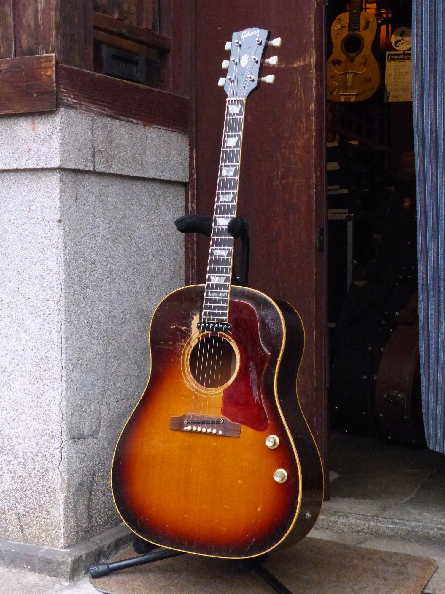 Gibson '67 J-160E – 京町家のギターショップ ライトニン