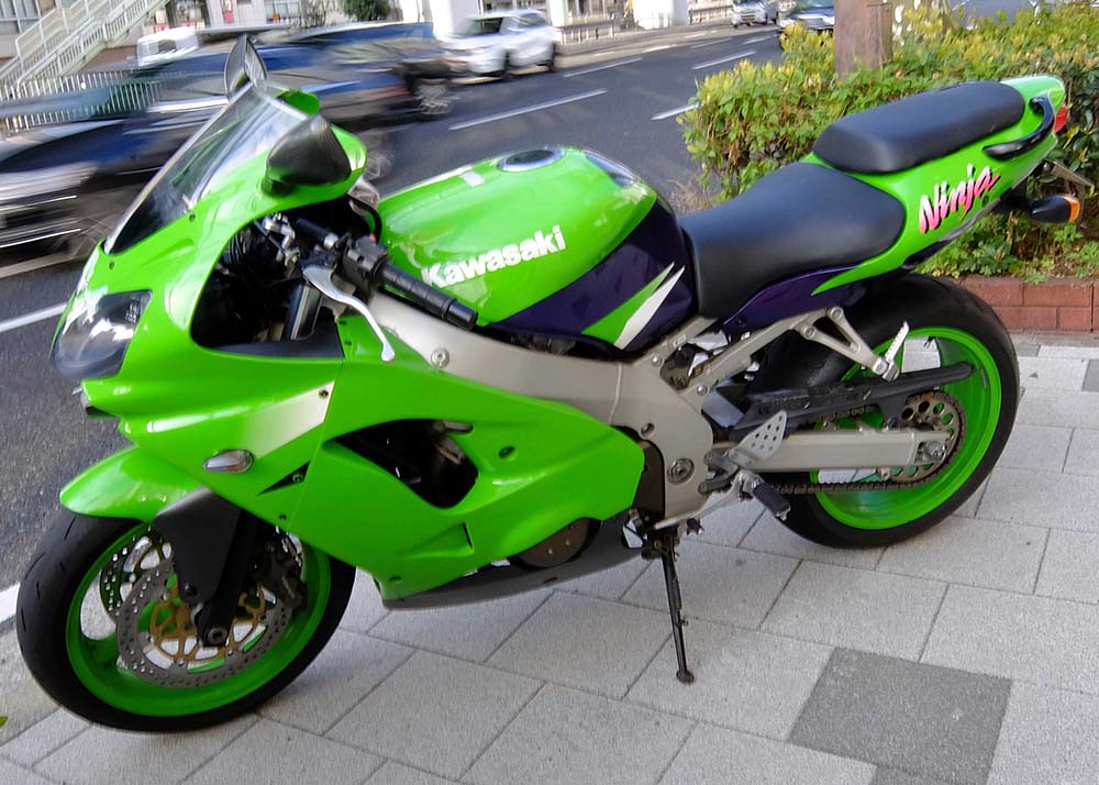 見た目の大きさを感じさせない軽さと加速力が魅力 ZX-9R【みんなの