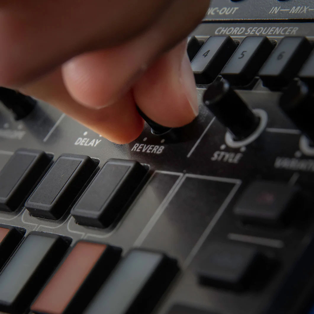 Roland AIRA Compact J‐6 コード シンセサイザー(J-6 コード