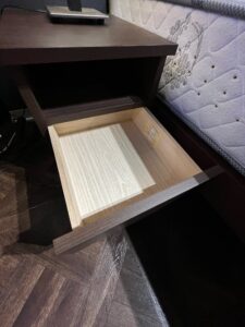 お色が豊富！ドリームベッドのナイトテーブル - メザメ（Me THE Me