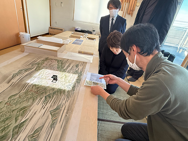 あべ大臣が文化財の保存修理の工房を視察