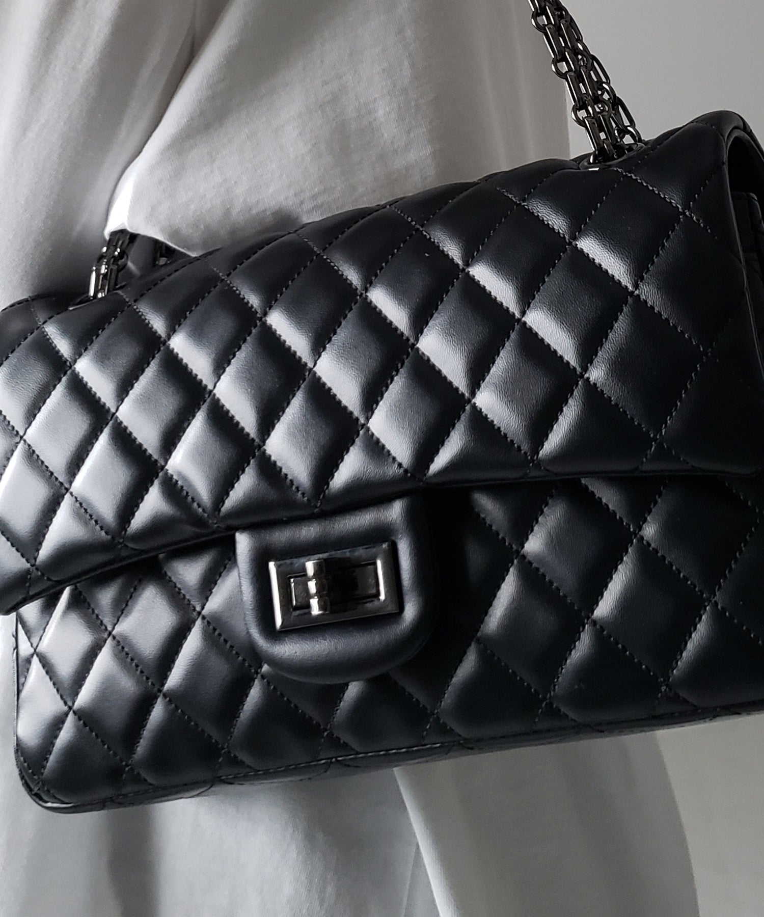 キルティングチェーンスクエアショルダーバッグ ／ quilting chain