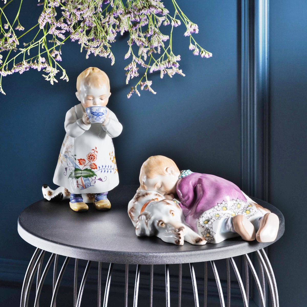 ドイツの名窯マイセン 日本公式サイト|人形「ミルクを飲む子供