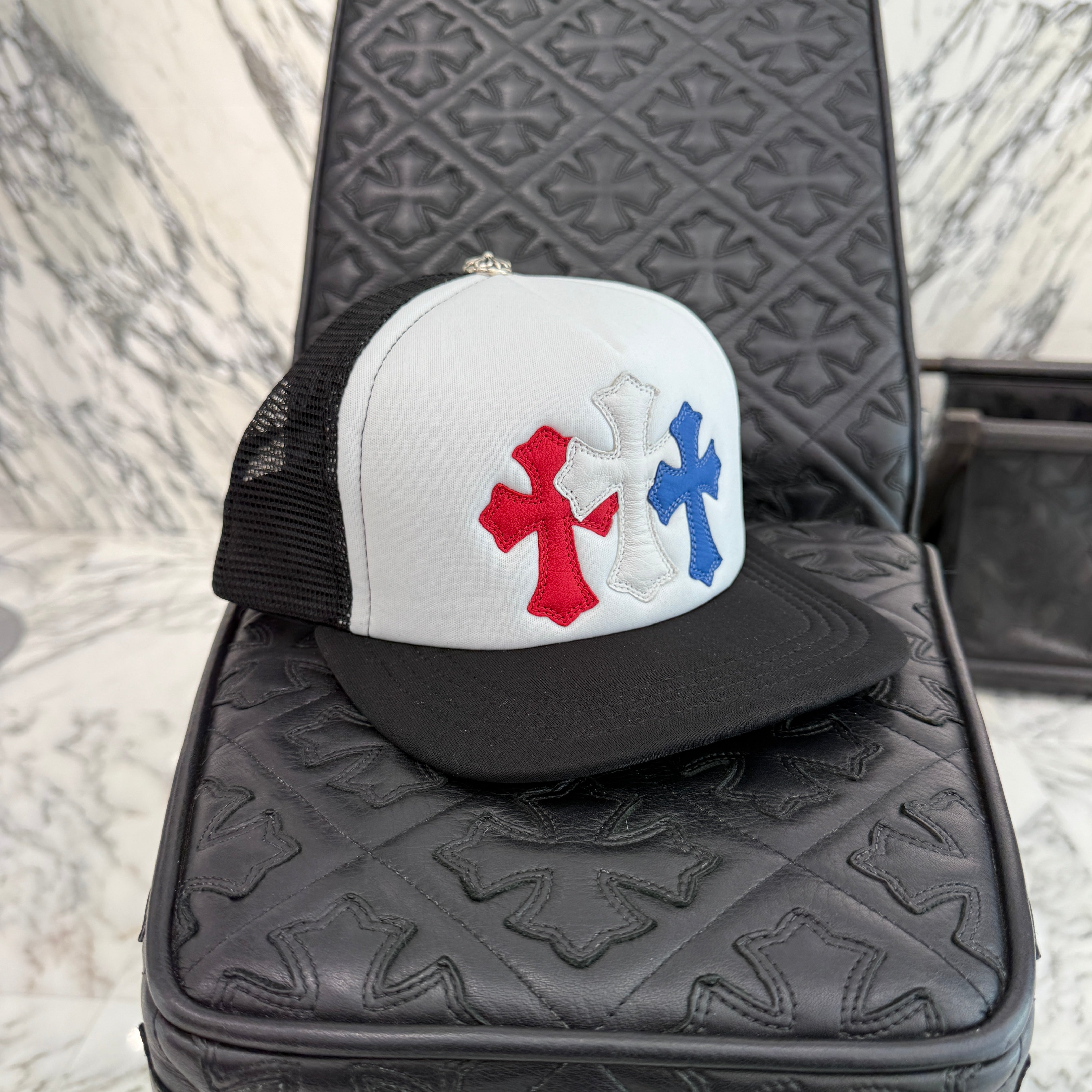 CHROME HEARTS Tricolor Triple Cross Patch Trucker Cap ONE SIZE（51