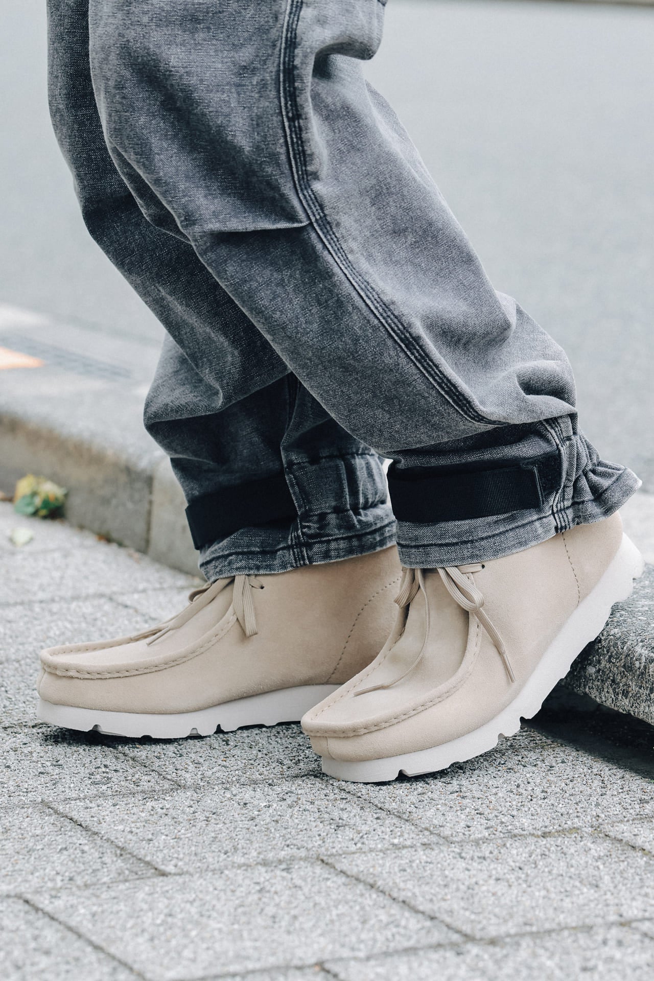 ビームス別注のゴアテックスなクラークス「ワラビー」は梅雨時期の