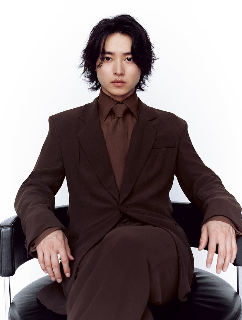 サンローラン、山﨑賢人が描くテーラードの美学 メンズノンノウェブ