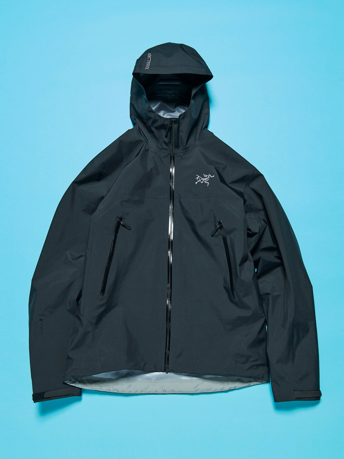 服のプロたちがガチで狙う「ゴアテックスアウター」17選。モンベル