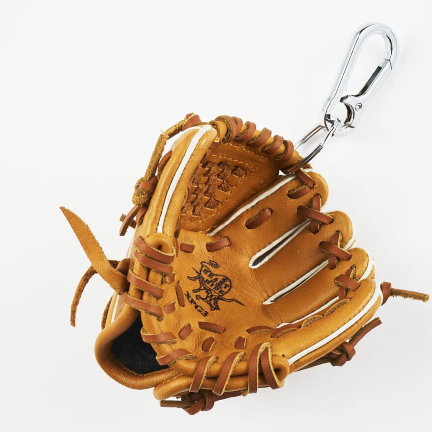 野球好きにはたまらないグラブキーホルダー、ユニセックスで使える