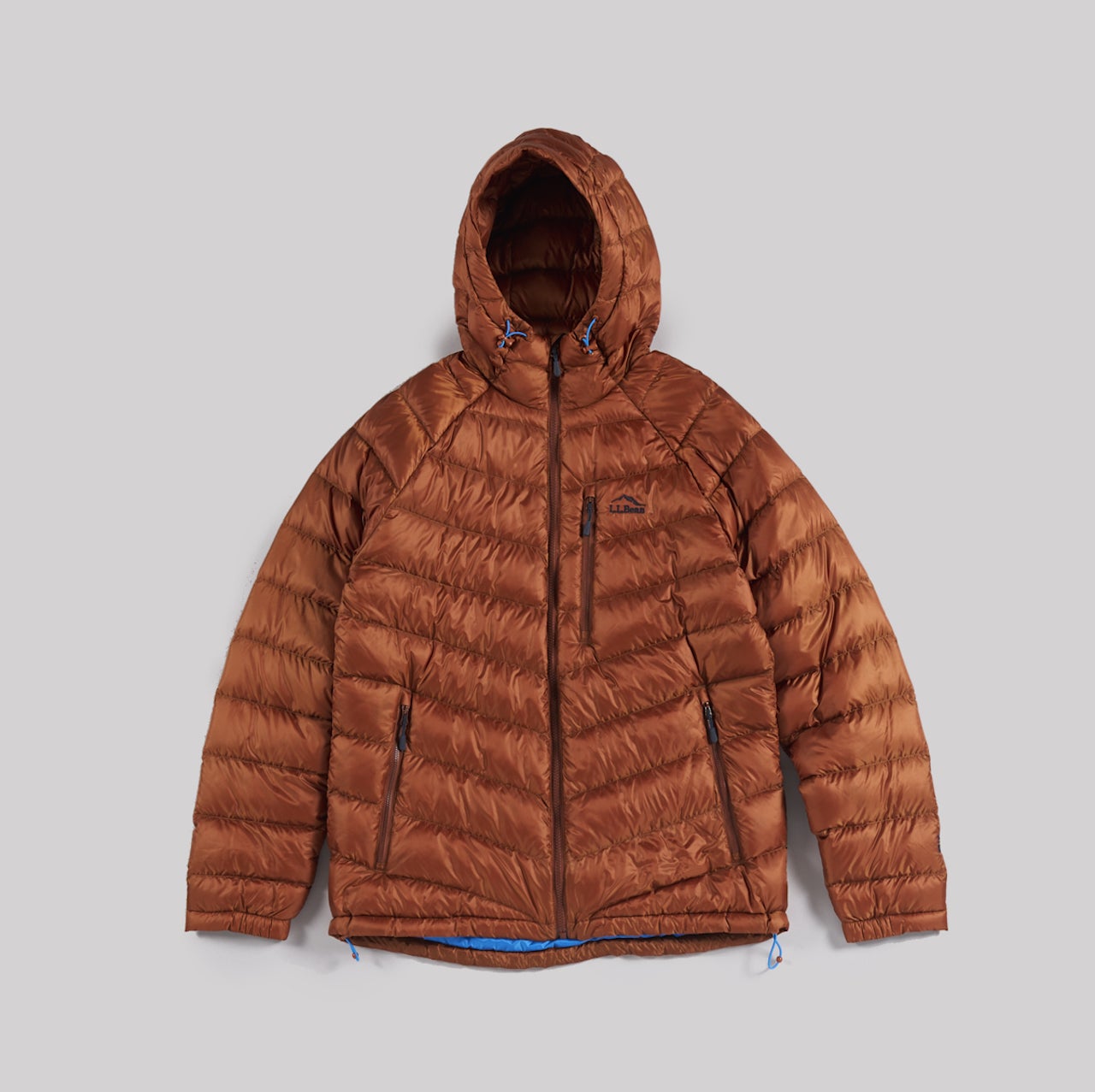 冬の街にちょうどいい「アウトドアブランド」の“大人カラーダウン”14選