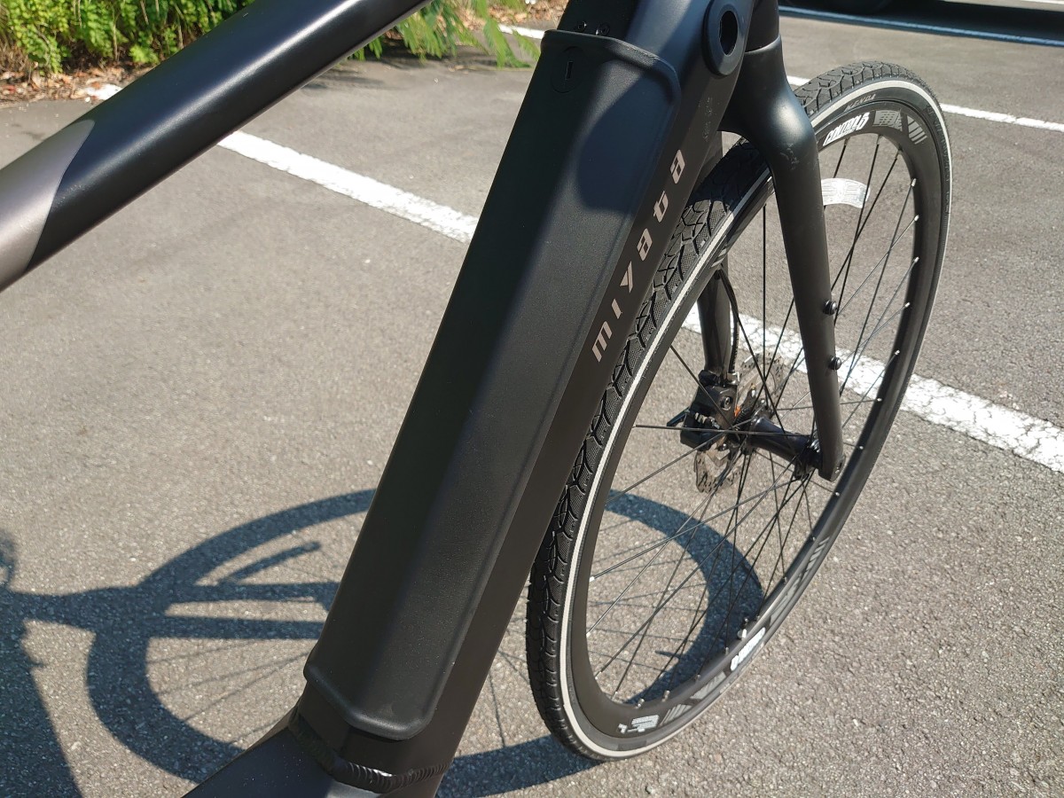 インチューブバッテリー採用のクロスバイクE-BIKE！MIYATA CRUISE i