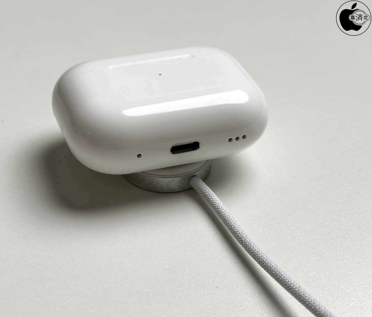 AppleのH2チップを搭載した改良型完全ワイヤレスイヤフォン「AirPods