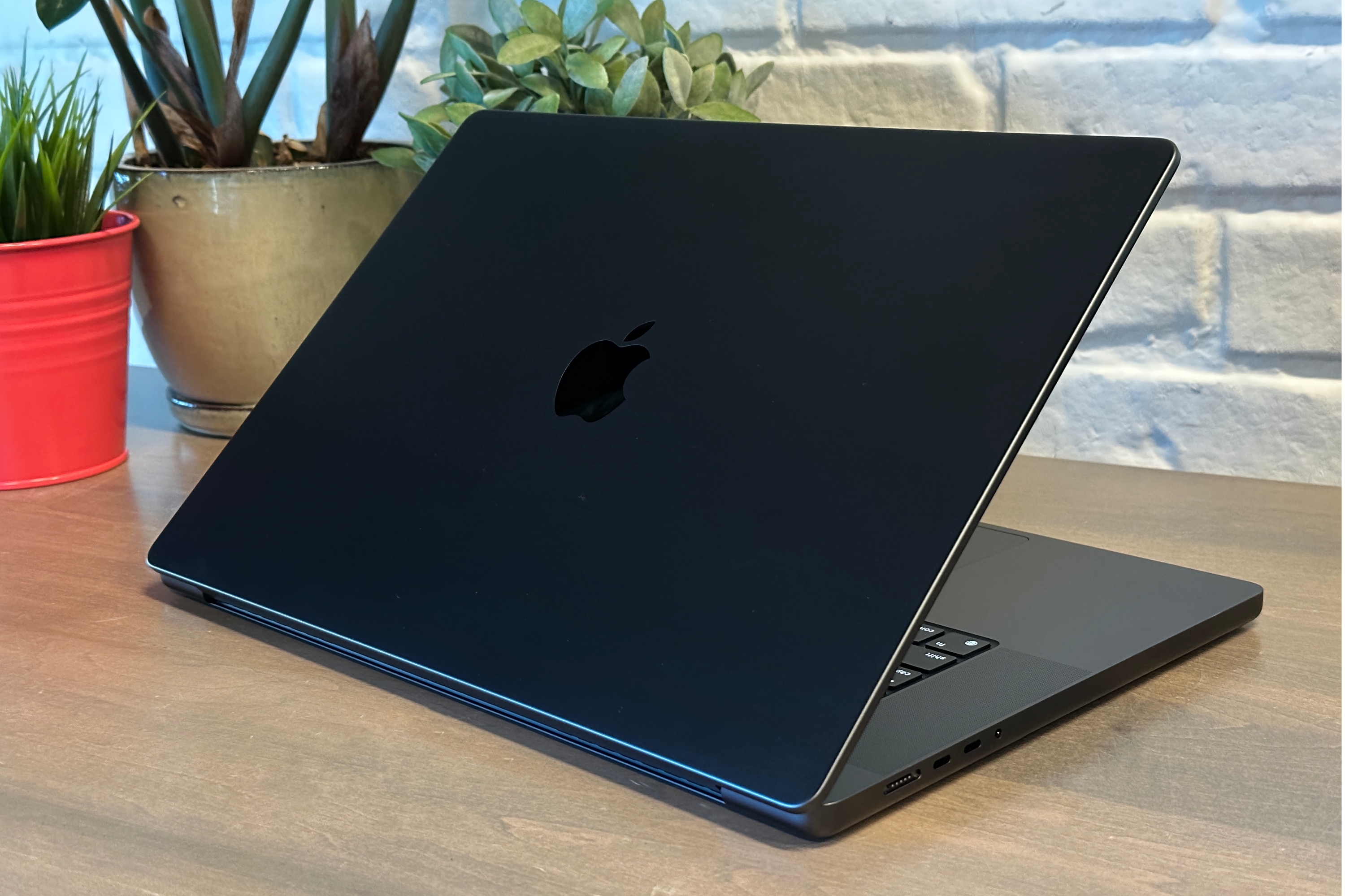 16-inch MacBook Pro (M3 Max) review | Macworld