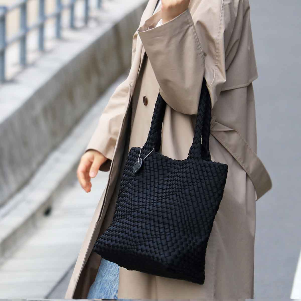 モデロ MODELLO 艶のあるメッシュ素材の大人アイテム メッシュバッグ