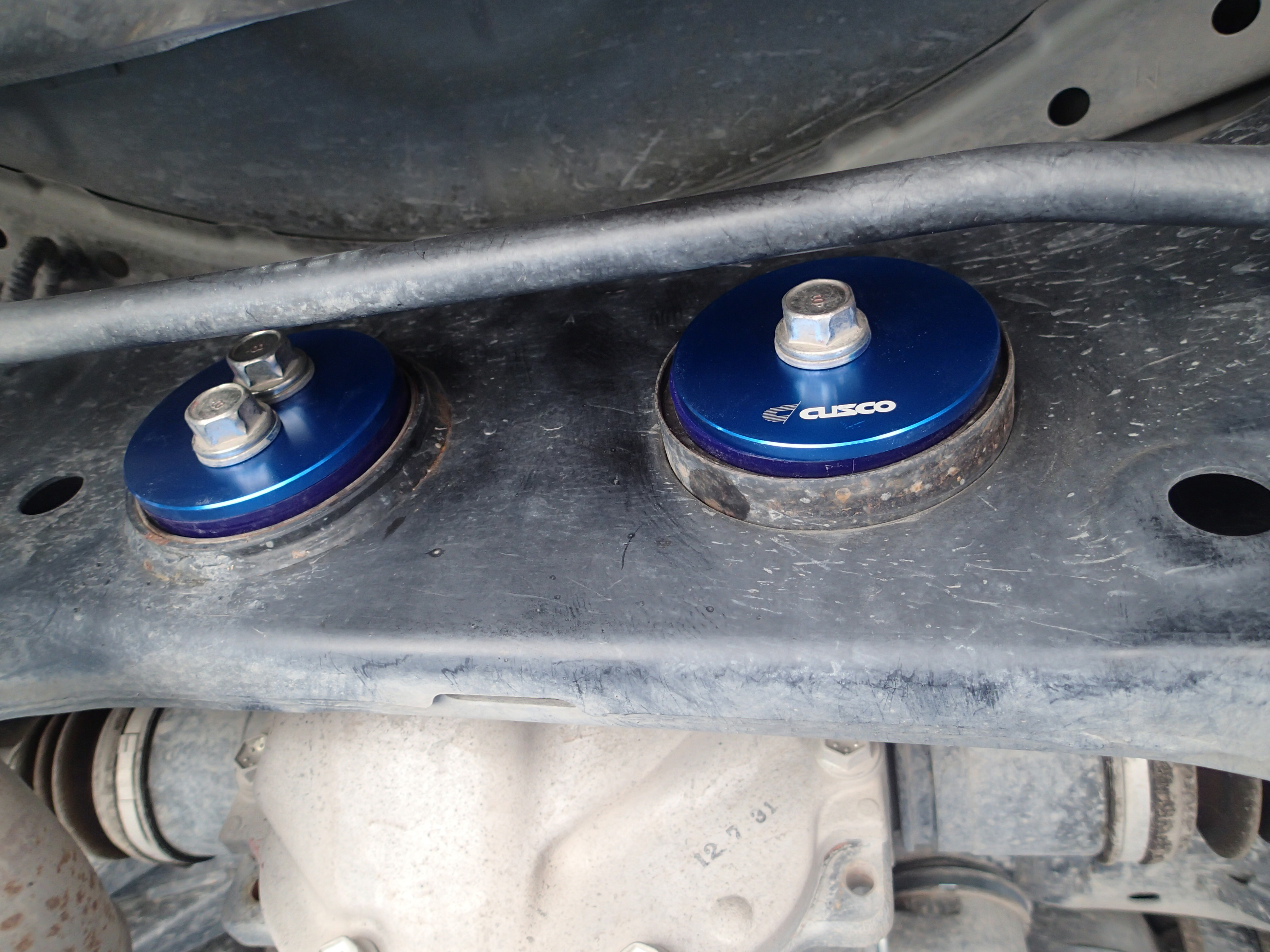 86 クスコ デフマウントカラー取り付け - 前島自動車 鈑金塗装・自動車