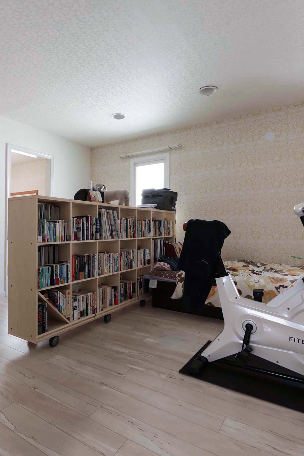 キャスター付き本棚 可動棚|本棚の通販はマルゲリータ