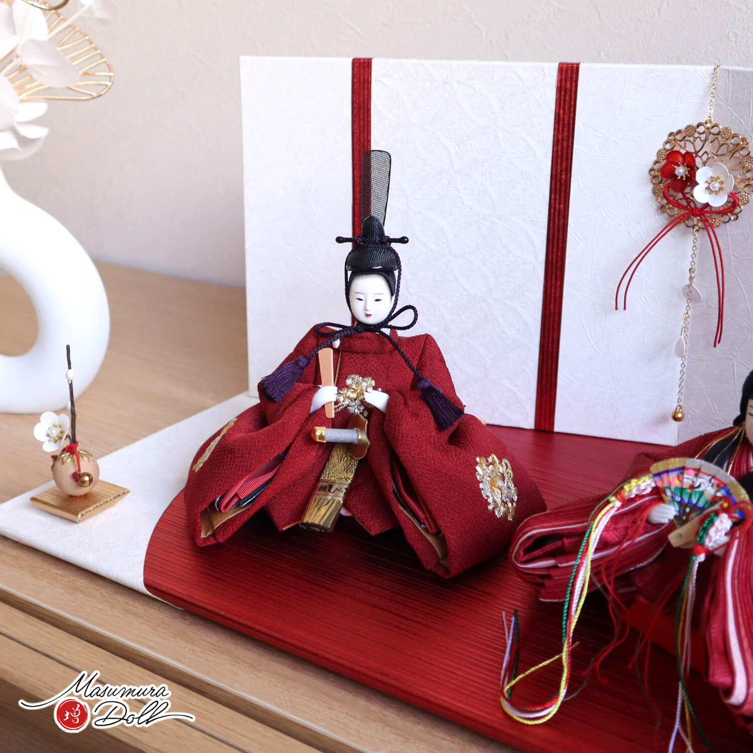 新作 柴田家千代作 葵雛 正絹ちりめん 刺繍 リボンに梅 七宝レッド