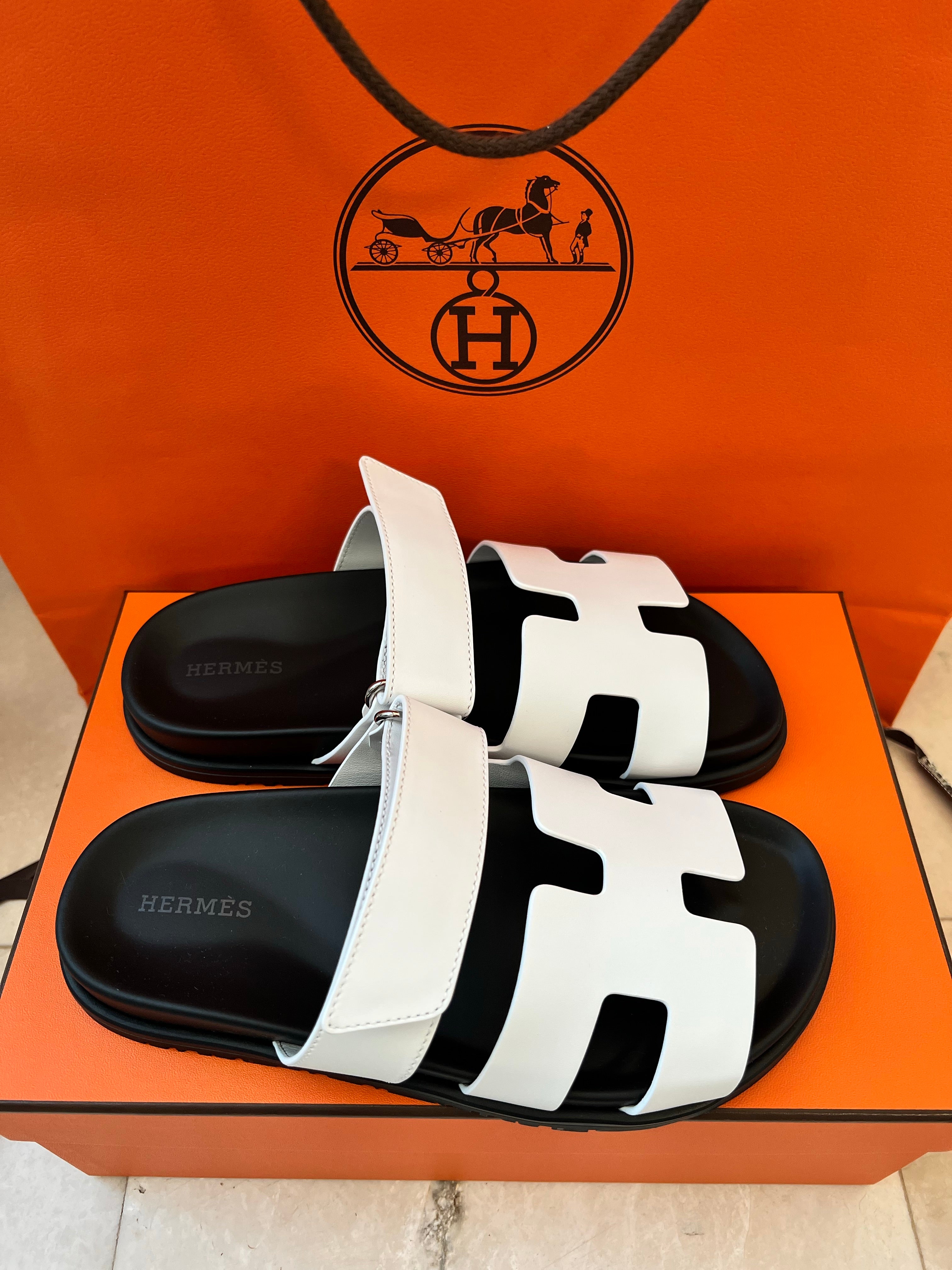 HERMES H CHYPRE WHITE BLACK LEATHER SANDALS SHOES FLAT SLIDES