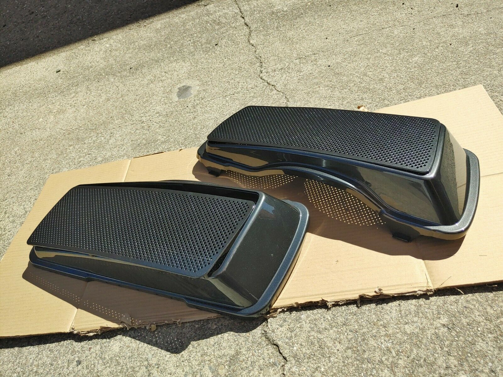 Black Pearl Mutazu Dual 6 x 9 Speaker Lids for Harley Touring