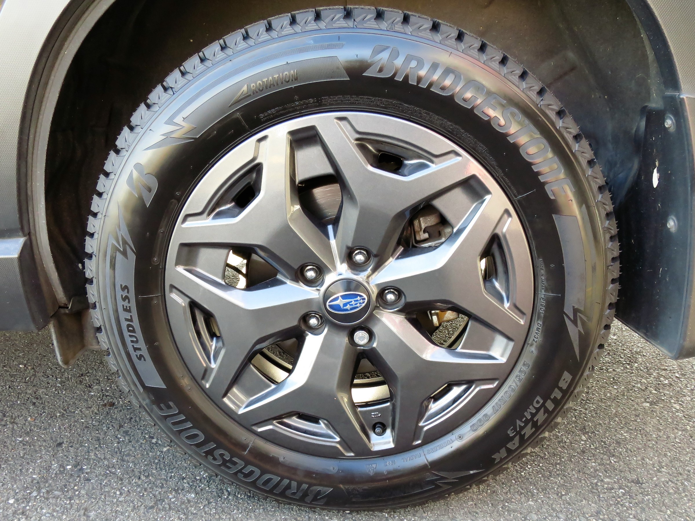 スバル フォレスターにBLIZZAK DM-V3を装着 | スバル フォレスター