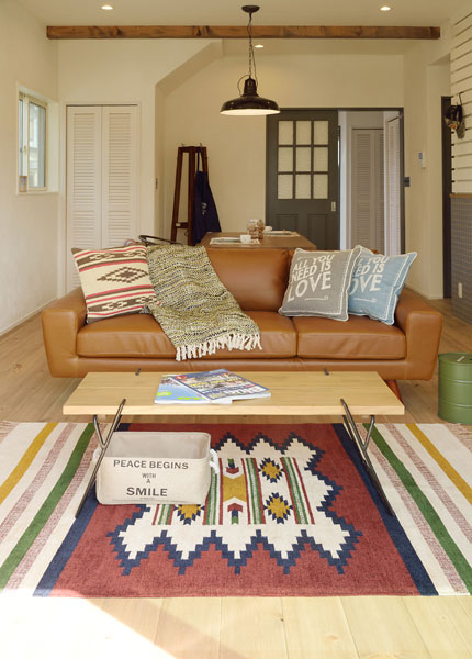 存在感のあるスタンダード・ソフトレザー3人掛けソファ | インテリア