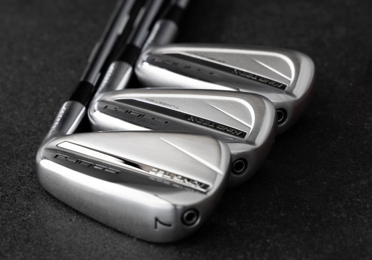 コブラ新作「KING Tec」アイアン～競技志向者向けアイアンの新境地～