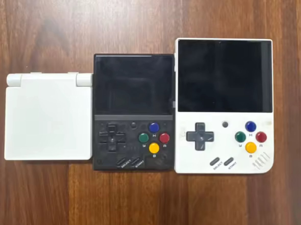 Miyoo Mini Flip: Pocket-friendly clamshell gaming handheld