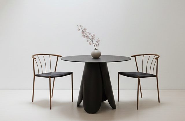 造形美が際立つ、ブラックミニマルダイニングテーブル | NOCEノーチェ