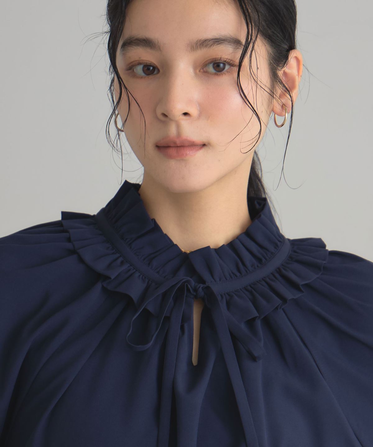 フリルカラーブラウス